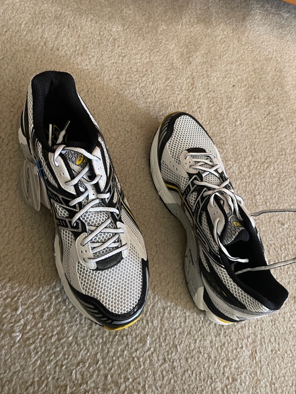 Asics White Black Yellow Gel Cushion Running Shoes - Picture 4 of 12